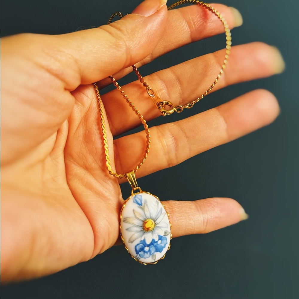 Vintage Blue Floral Pendant Necklace